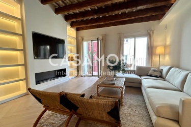 (SOLD) Newly Renovated, Charming Apartment in El Born with a Terrace