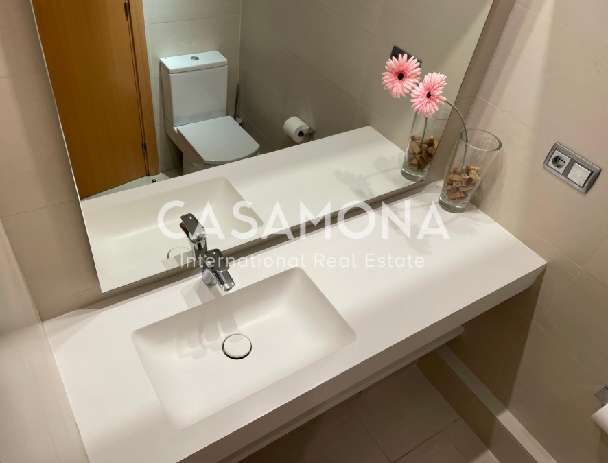 Amazing 1 Bedroom Penthouse with Views of Barcelona Amazing 1 Bedroom Penthouse with Views of Barcelona