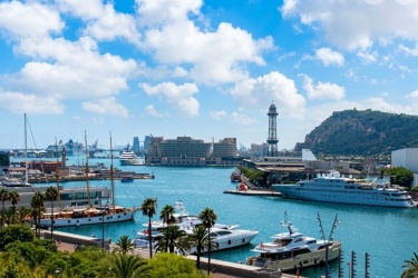 Apartament encantador a la Barceloneta amb vistes al Port Vell, llum natural i galeria oberta Apartament encantador a la Barceloneta amb vistes al Port Vell, llum natural i galeria oberta