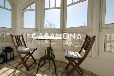 Charming Barceloneta Apartment with Port Vell Views, Natural Light & Opening Galería