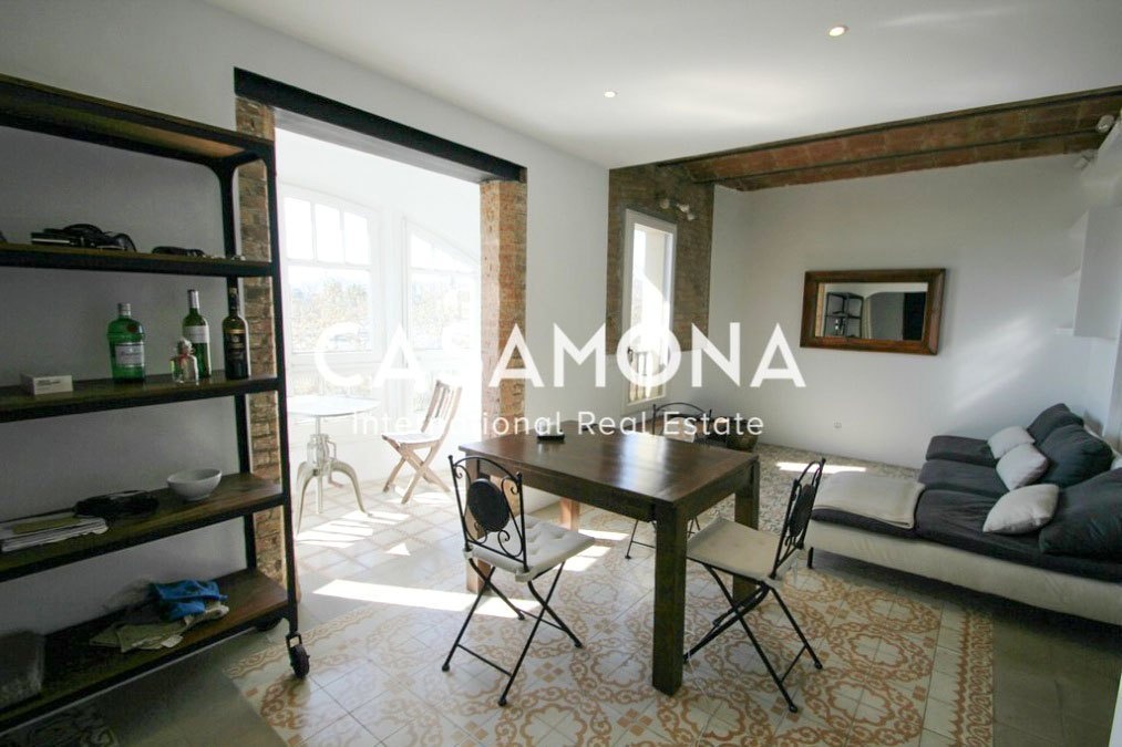 Charmant appartement Barceloneta avec vue sur Port Vell, lumière naturelle et galería ouverte.