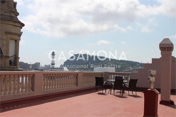 Charmant appartement Barceloneta avec vue sur Port Vell, lumière naturelle et galería ouverte.