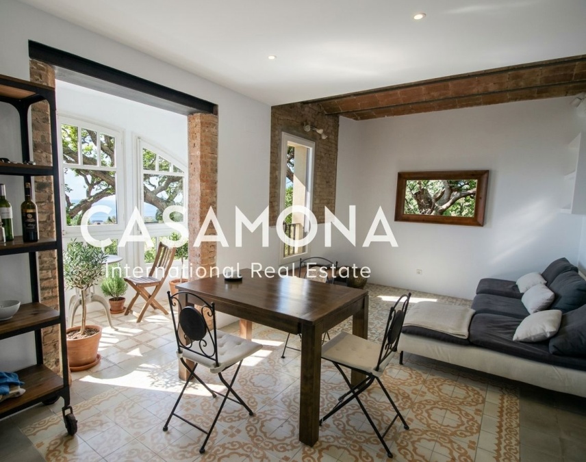 Charmant appartement Barceloneta avec vue sur Port Vell, lumière naturelle et galería ouverte.