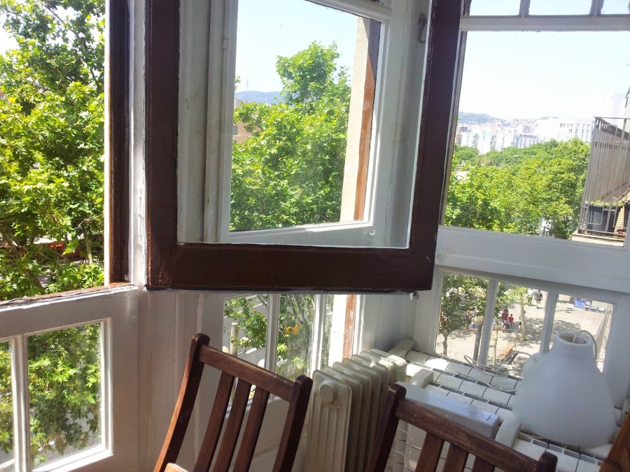 Charmant appartement Barceloneta avec vue sur Port Vell, lumière naturelle et galería ouverte.