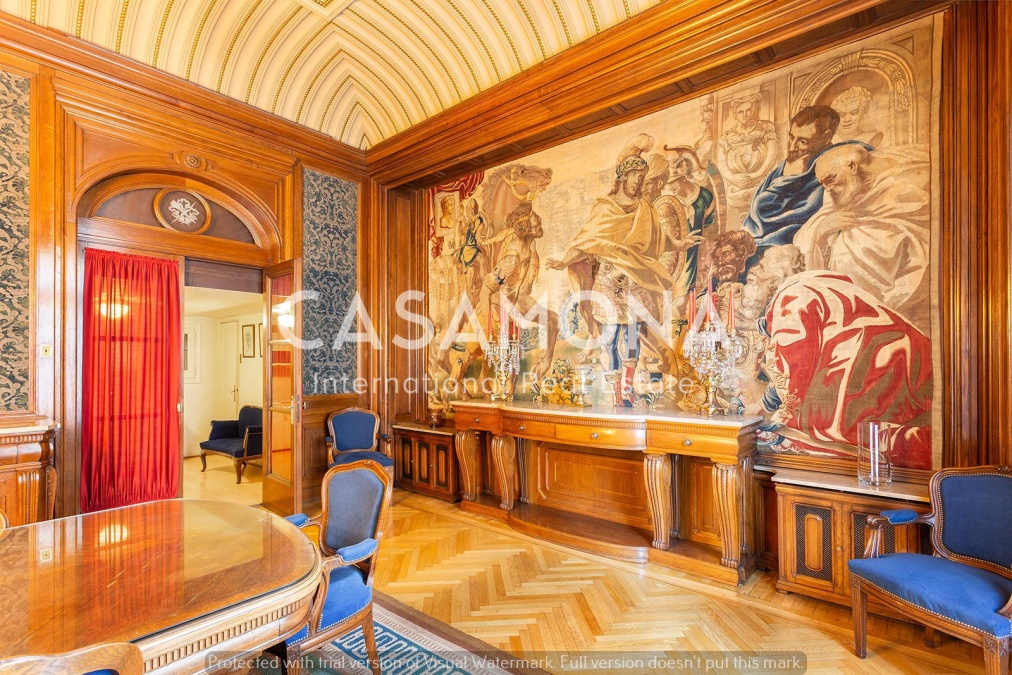 Majestic Apartment In A Former Palace in the Eixample Dreta