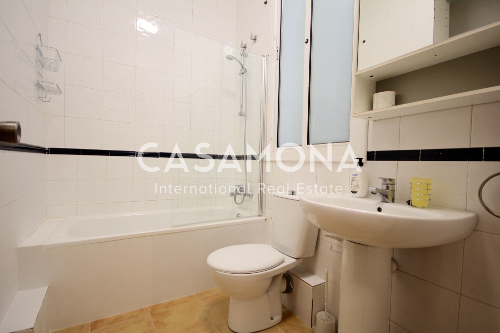 Geräumiges Maisonette-Apartment mit drei Schlafzimmern im Herzen des Gotischen Viertels Geräumiges Maisonette-Apartment mit drei Schlafzimmern im Herzen des Gotischen Viertels