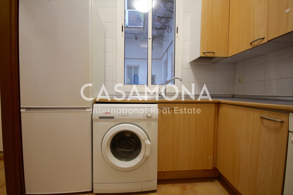 Spacious 3 Bedroom Apartment in The Heart of The Gothic Quarter Spacious 3 Bedroom Apartment in The Heart of The Gothic Quarter