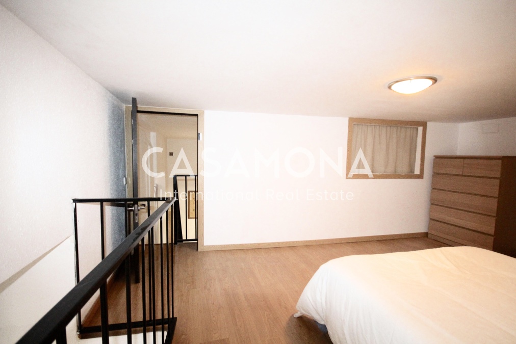 Geräumiges Maisonette-Apartment mit drei Schlafzimmern im Herzen des Gotischen Viertels Geräumiges Maisonette-Apartment mit drei Schlafzimmern im Herzen des Gotischen Viertels