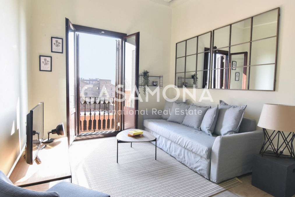 Spacious 2 Bedroom Apartment with spectacular views over Barcelona's skyline