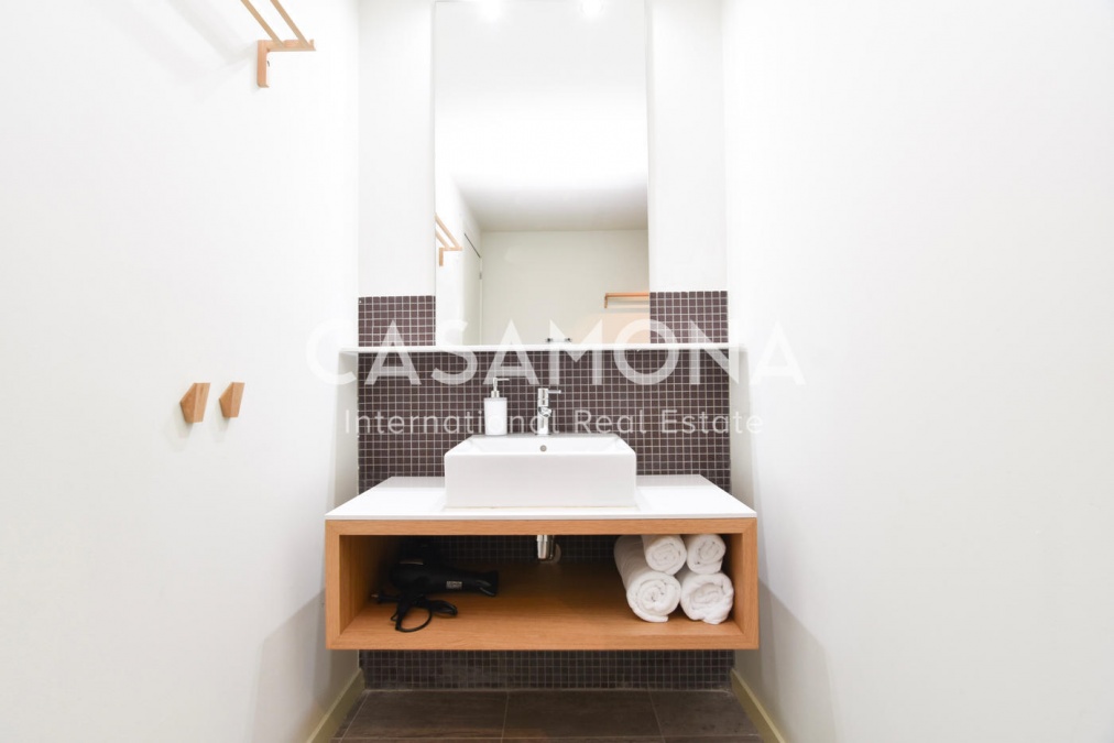 Spacious 2 Bedroom Apartment with spectacular views over Barcelona's skyline Spacious 2 Bedroom Apartment with spectacular views over Barcelona's skyline