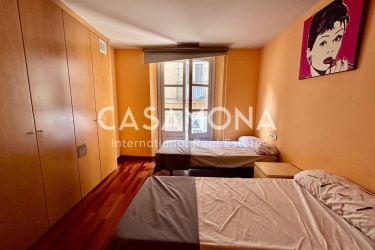 Apartamento de 2 dormitorios en un edificio tradicional en el Born con balcón
