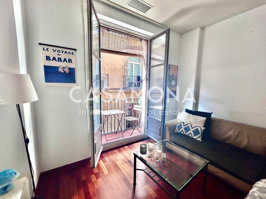 2-Zimmer-Wohnung in einem traditionellen Gebäude in El Born mit Balkon