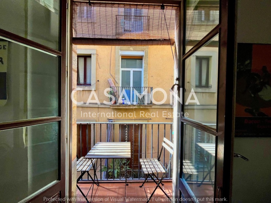 2-Zimmer-Wohnung in einem traditionellen Gebäude in El Born mit Balkon