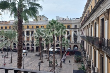 Studio cosy avec ascenseur, balcon et vue sur plaza reial