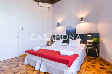 Elegant l�genhet med 2 sovrum med balkong och vacker �terst�llde golv