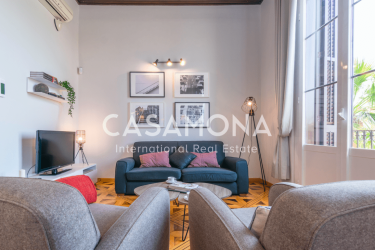 Elegante apartamento de 2 dormitorios con balcón y hermosos restaura suelos Elegante apartamento de 2 dormitorios con balcón y hermosos restaura suelos