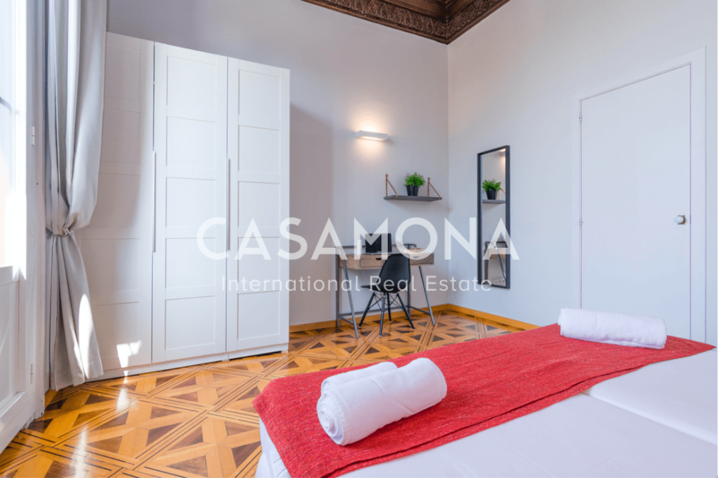 Elegante apartamento de 2 dormitorios con balcón y hermosos restaura suelos Elegante apartamento de 2 dormitorios con balcón y hermosos restaura suelos