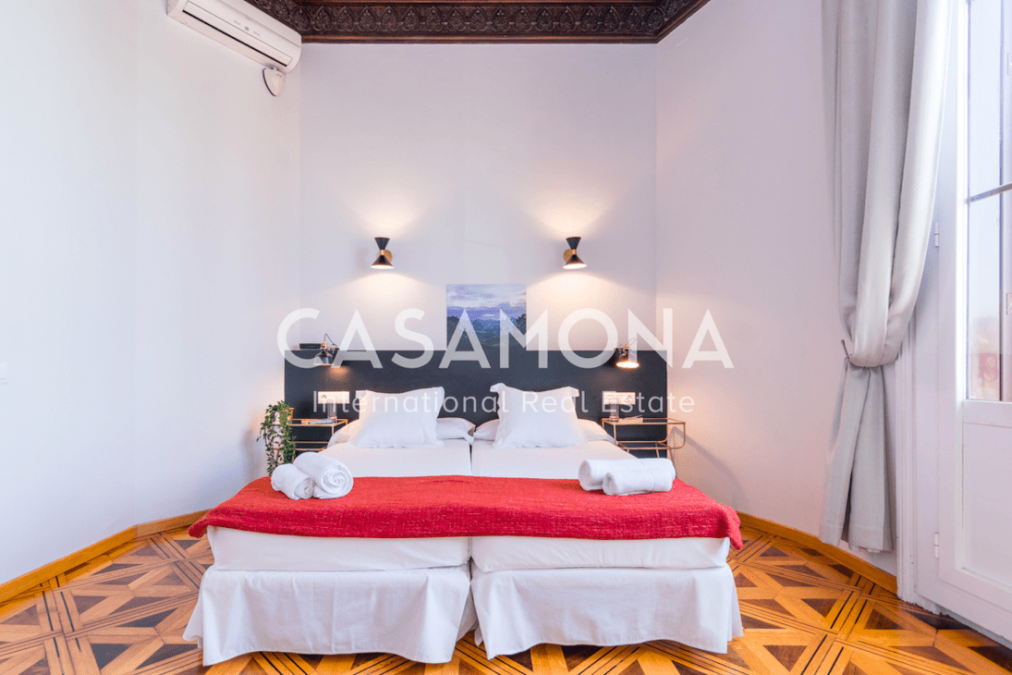 Elegante 2 Zimmer-Wohnung mit Balkon und schönen restaurierten Bodenbelag Elegante 2 Zimmer-Wohnung mit Balkon und schönen restaurierten Bodenbelag