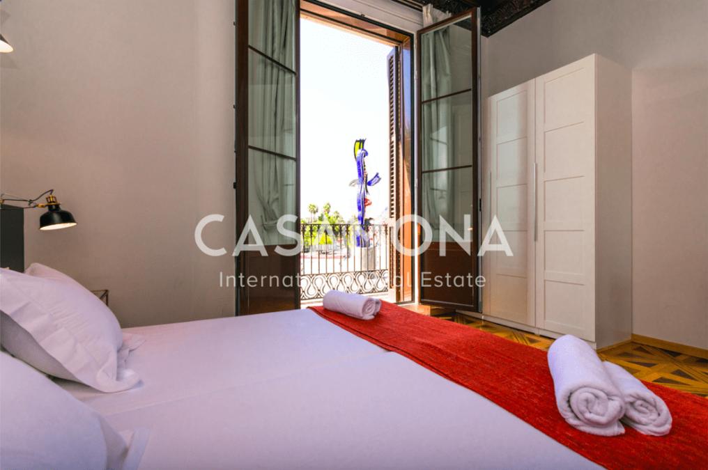 Elegante apartamento de 2 dormitorios con balcón y hermosos restaura suelos Elegante apartamento de 2 dormitorios con balcón y hermosos restaura suelos