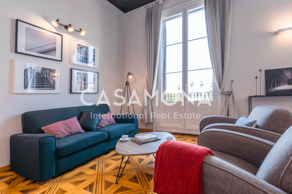 Elegante apartamento de 2 dormitorios con balcón y hermosos restaura suelos Elegante apartamento de 2 dormitorios con balcón y hermosos restaura suelos