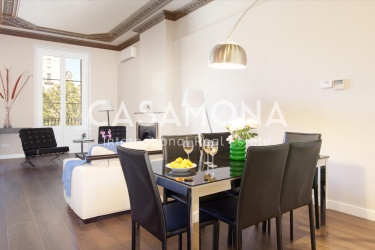 Lujoso Apartamento de 3 Habitaciones con Balcón en Barceloneta