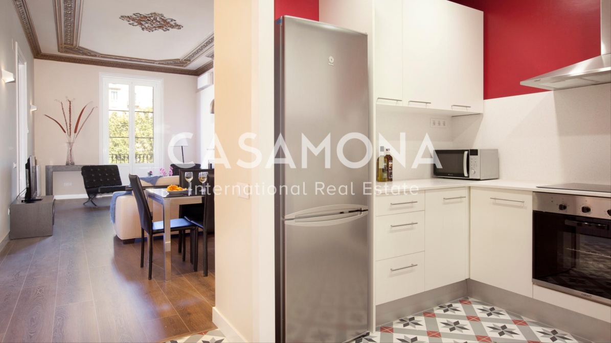 Luxurious 3 Bedroom Apartment with a Balcony in Barceloneta
