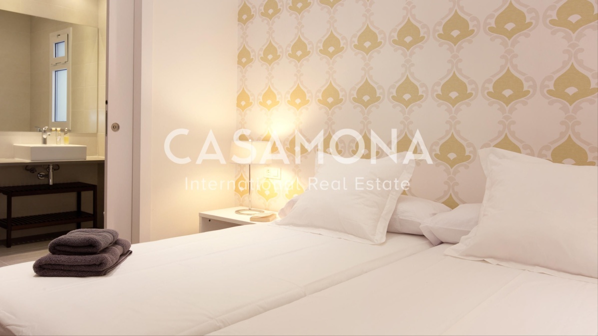 Luxurious 3 Bedroom Apartment with a Balcony in Barceloneta