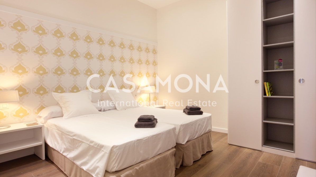 Luxurious 3 Bedroom Apartment with a Balcony in Barceloneta