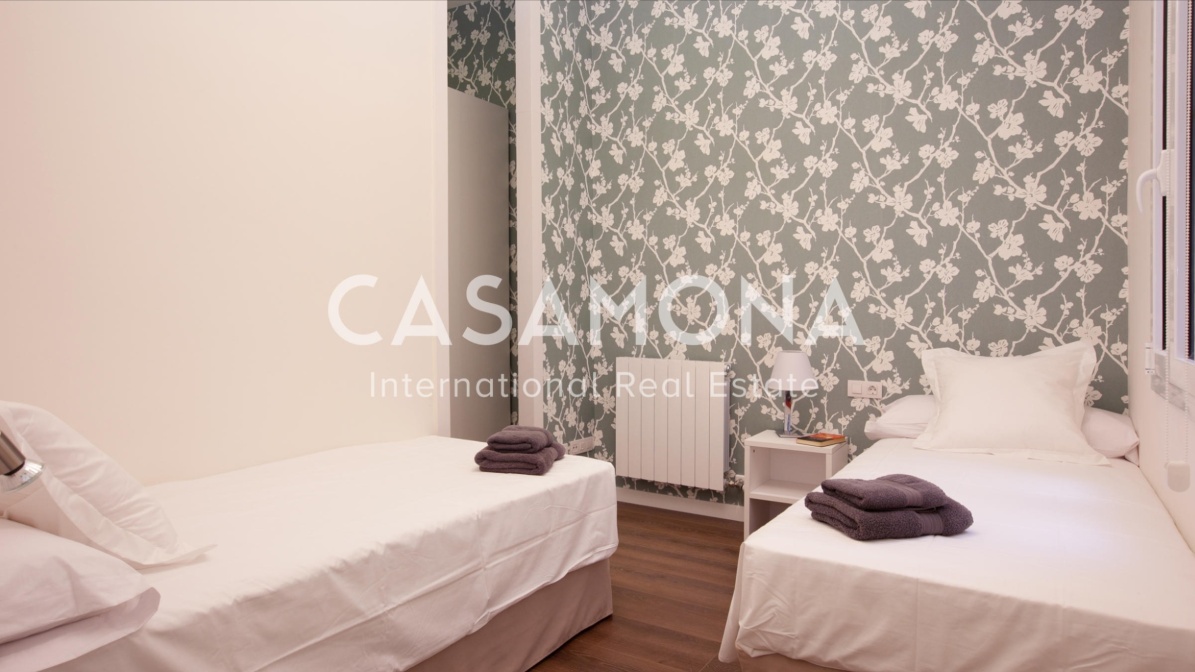 Luxurious 3 Bedroom Apartment with a Balcony in Barceloneta