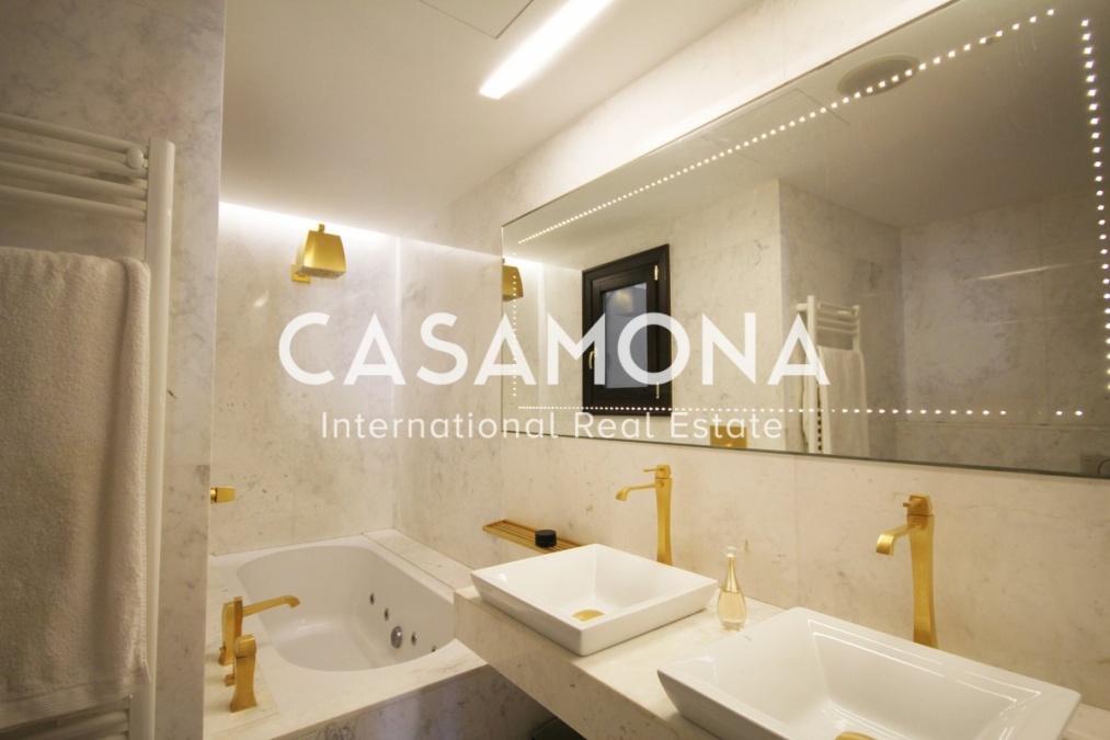 Elegante apartamento de 1 dormitorio con balcón con vistas a La Rambla Elegante apartamento de 1 dormitorio con balcón con vistas a La Rambla