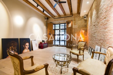 (SOLD) Apartament de 3 dormitoris amb parets de pedra romana - Loft dúplex al Gòtic