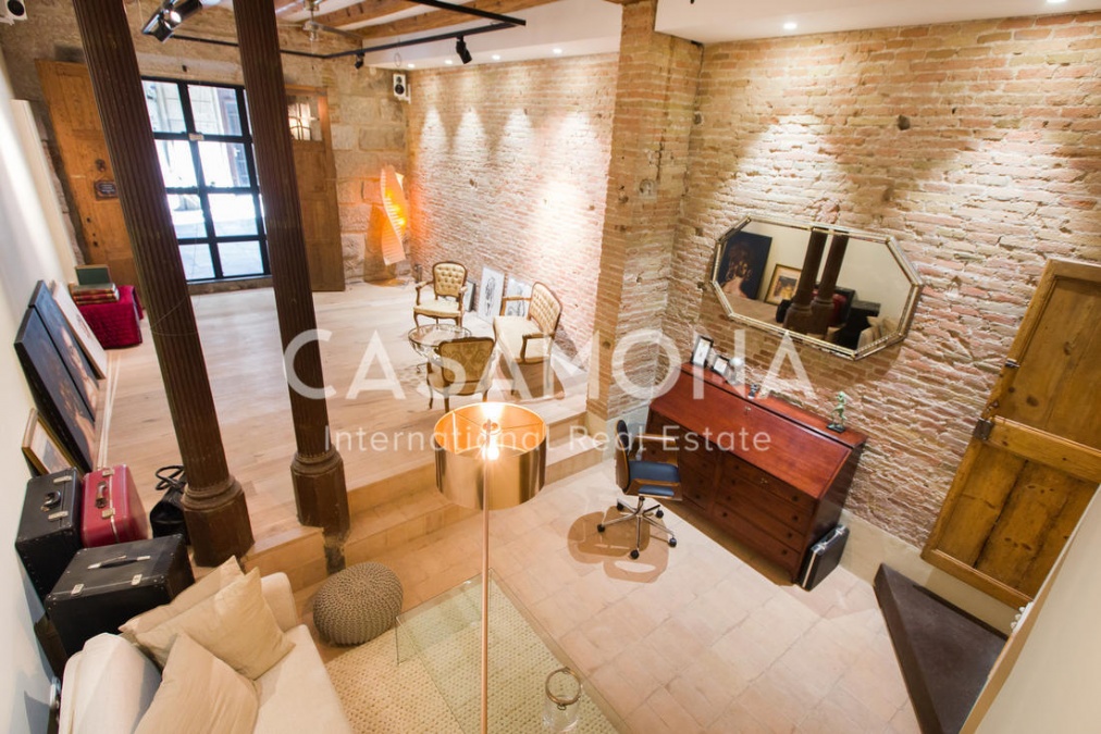 (SOLD) Appartement de 3 chambres avec murs en pierre romaine - Loft en duplex à El Gòtic (SOLD) Appartement de 3 chambres avec murs en pierre romaine - Loft en duplex à El Gòtic
