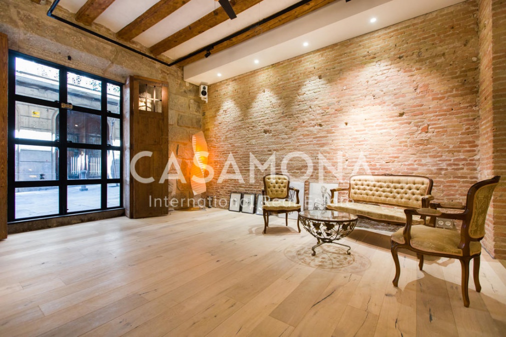 (SOLD) Apartament de 3 dormitoris amb parets de pedra romana - Loft dúplex al Gòtic (SOLD) Apartament de 3 dormitoris amb parets de pedra romana - Loft dúplex al Gòtic