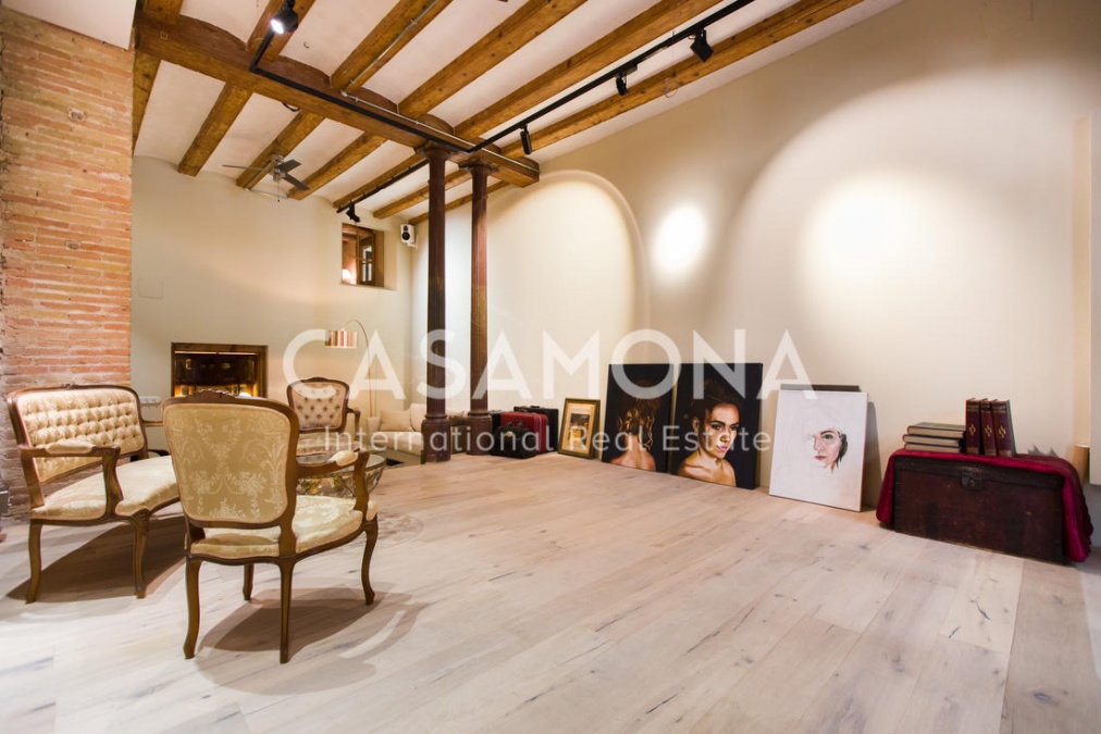 (SOLD) Apartament de 3 dormitoris amb parets de pedra romana - Loft dúplex al Gòtic (SOLD) Apartament de 3 dormitoris amb parets de pedra romana - Loft dúplex al Gòtic