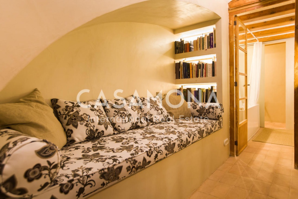(SOLD) Appartement de 3 chambres avec murs en pierre romaine - Loft en duplex à El Gòtic (SOLD) Appartement de 3 chambres avec murs en pierre romaine - Loft en duplex à El Gòtic