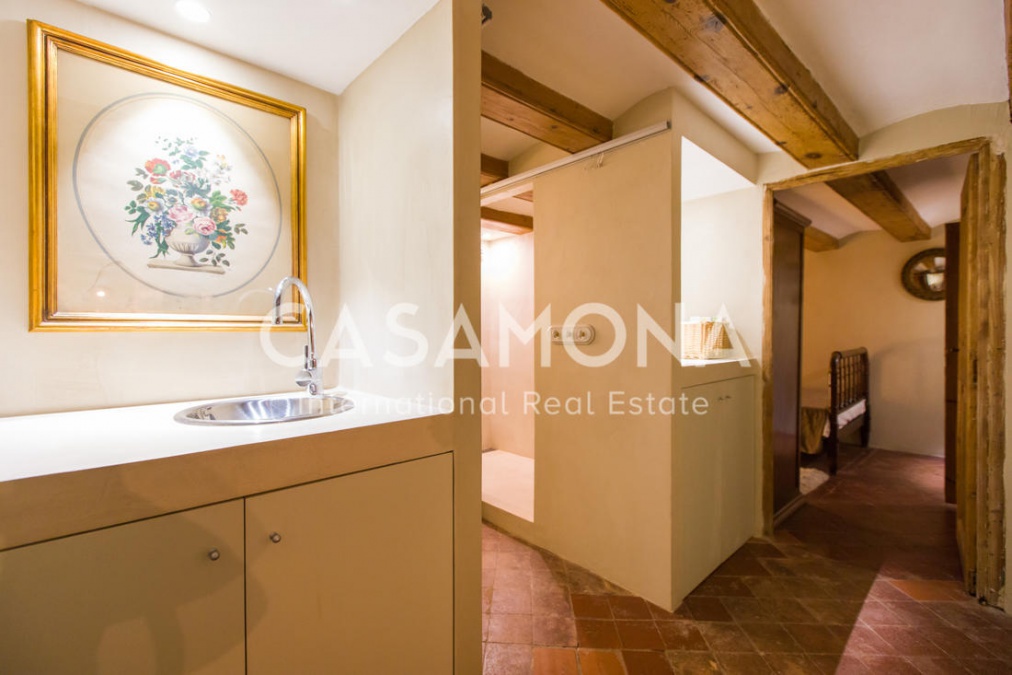 (SOLD) Apartament de 3 dormitoris amb parets de pedra romana - Loft dúplex al Gòtic (SOLD) Apartament de 3 dormitoris amb parets de pedra romana - Loft dúplex al Gòtic