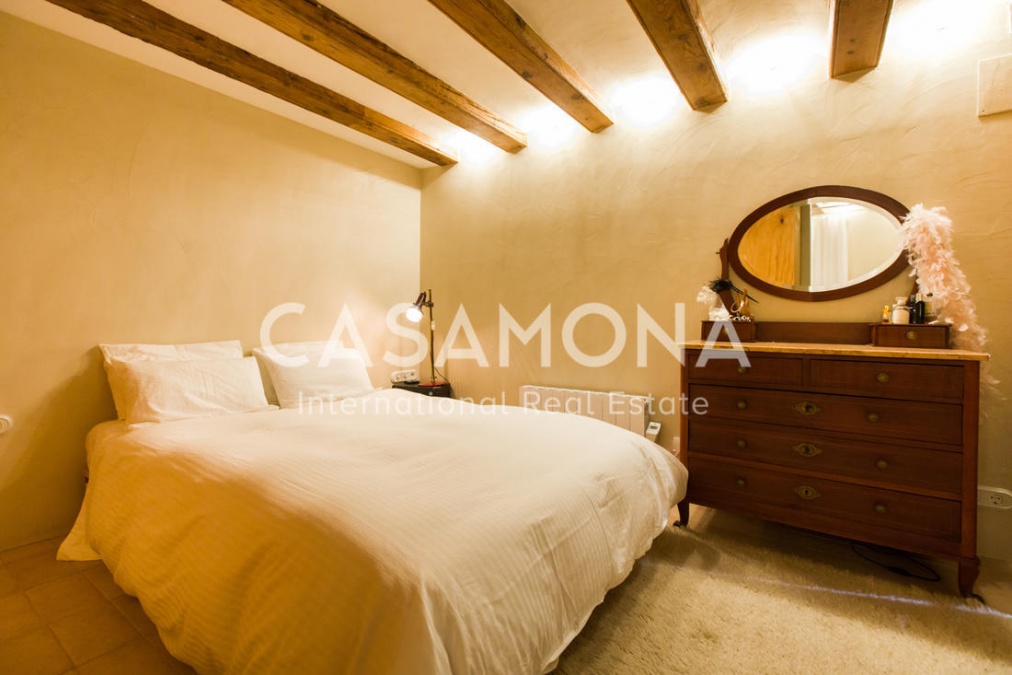 (SOLD) Apartament de 3 dormitoris amb parets de pedra romana - Loft dúplex al Gòtic (SOLD) Apartament de 3 dormitoris amb parets de pedra romana - Loft dúplex al Gòtic