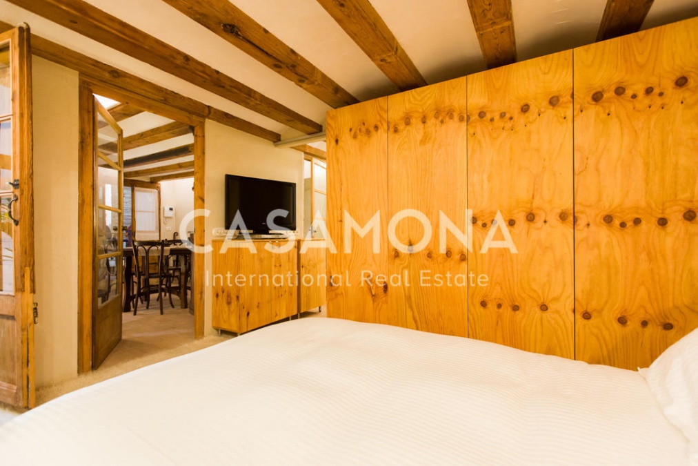(SOLD) Apartament de 3 dormitoris amb parets de pedra romana - Loft dúplex al Gòtic (SOLD) Apartament de 3 dormitoris amb parets de pedra romana - Loft dúplex al Gòtic