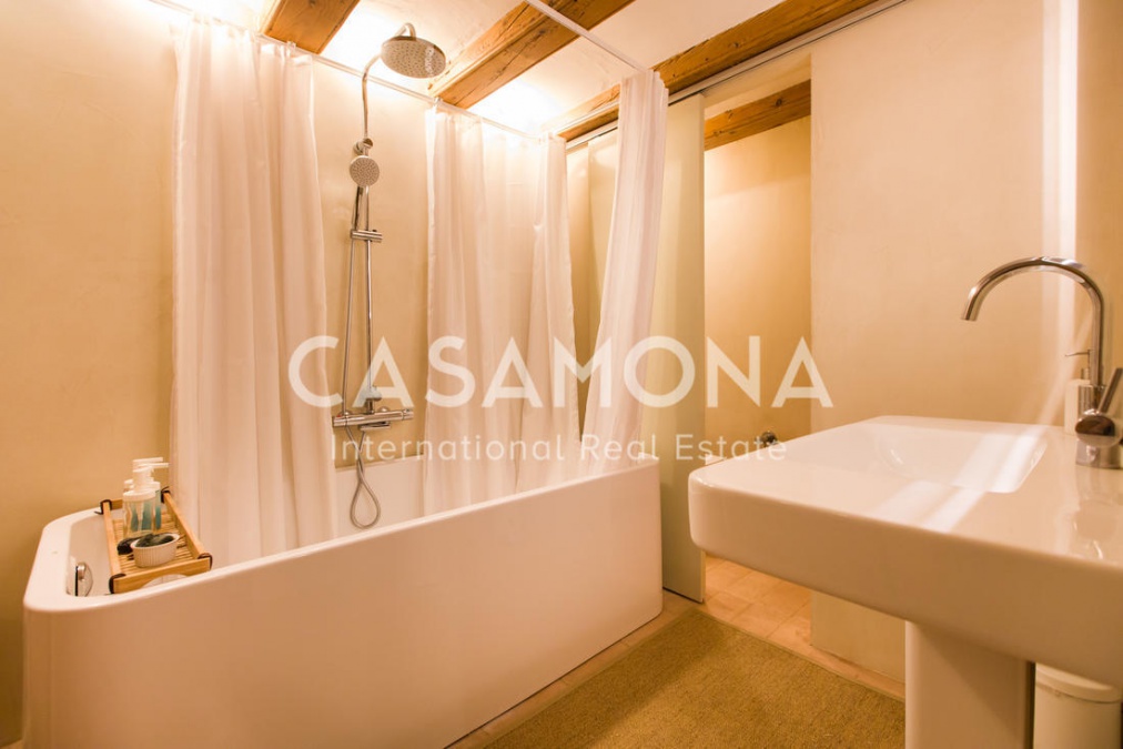 (SOLD) Apartament de 3 dormitoris amb parets de pedra romana - Loft dúplex al Gòtic (SOLD) Apartament de 3 dormitoris amb parets de pedra romana - Loft dúplex al Gòtic