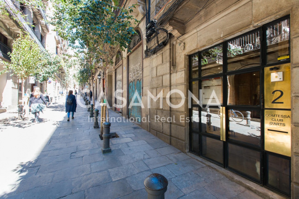 (SOLD) Apartament de 3 dormitoris amb parets de pedra romana - Loft dúplex al Gòtic (SOLD) Apartament de 3 dormitoris amb parets de pedra romana - Loft dúplex al Gòtic