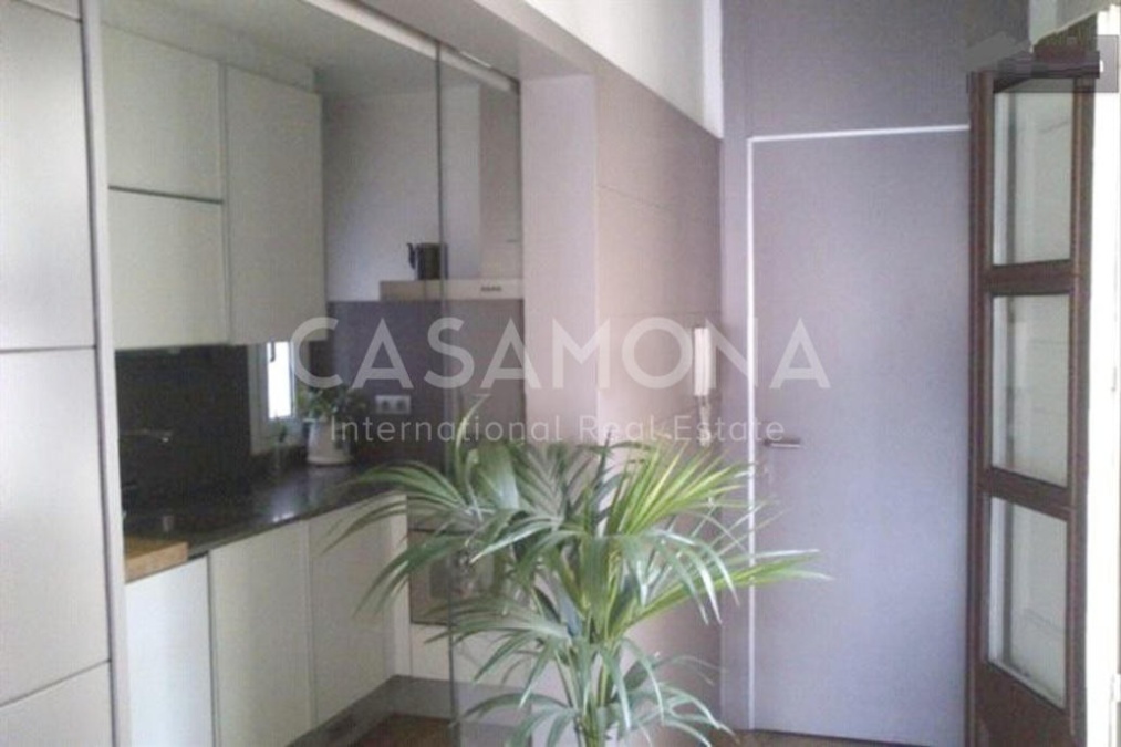 (VENDU) Appartement spacieux et lumineux de 3 chambres avec balcon dans l’Eixample