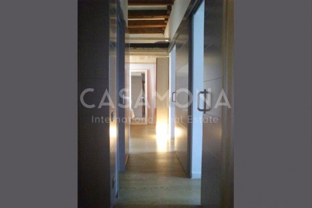 (VERKAUFT) Geräumige und helle 3-Zimmer-Wohnung mit Balkon in Eixample
