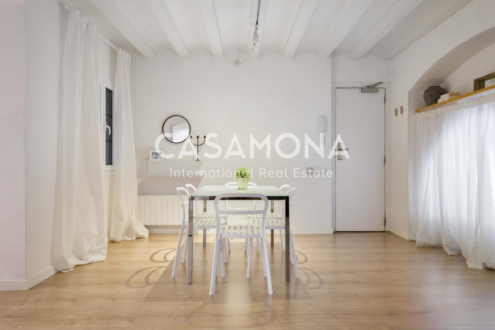 Encantador apartamento de 2 dormitorios con terraza comunitaria y piscina en El Born Encantador apartamento de 2 dormitorios con terraza comunitaria y piscina en El Born