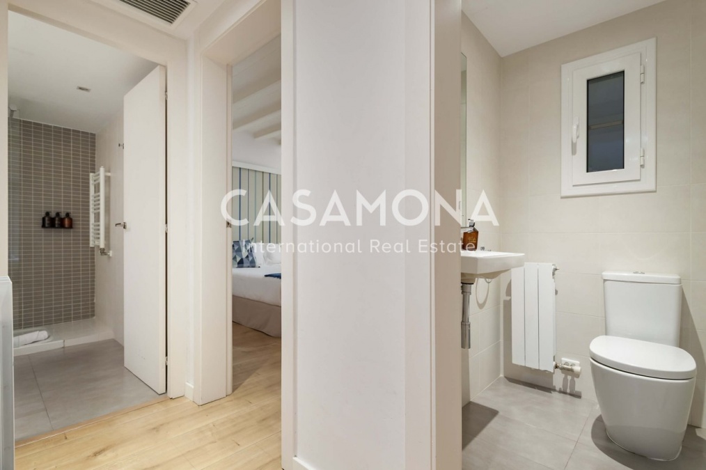 Charming 2 Bedroom Apartment with Communal Terrace and Pool in El Born
