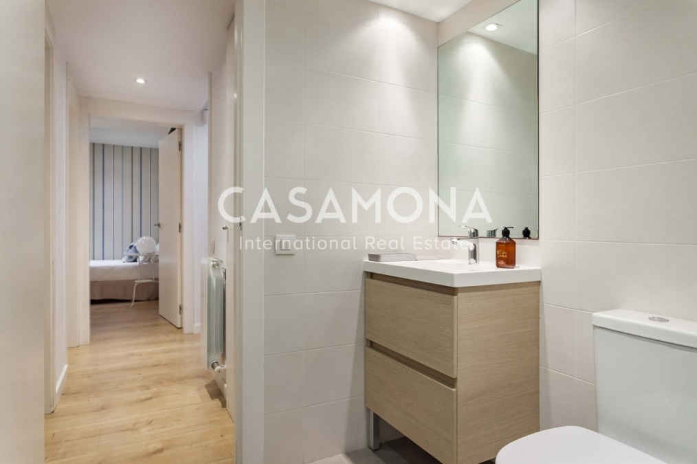 Encantador apartamento de 2 dormitorios con terraza comunitaria y piscina en El Born Encantador apartamento de 2 dormitorios con terraza comunitaria y piscina en El Born