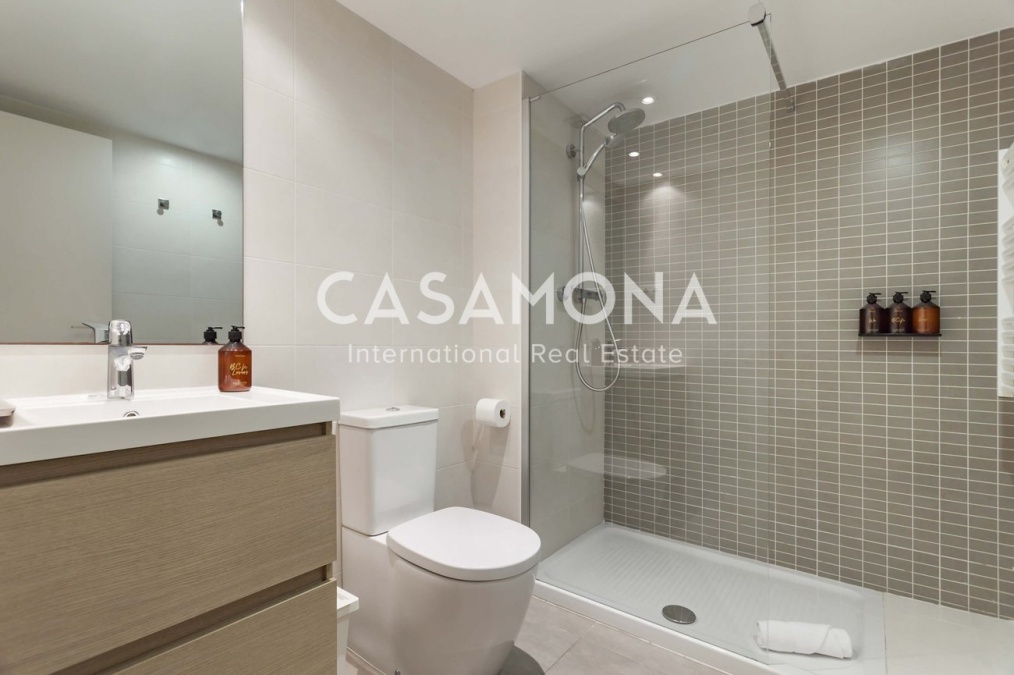 Encantador apartamento de 2 dormitorios con terraza comunitaria y piscina en El Born Encantador apartamento de 2 dormitorios con terraza comunitaria y piscina en El Born