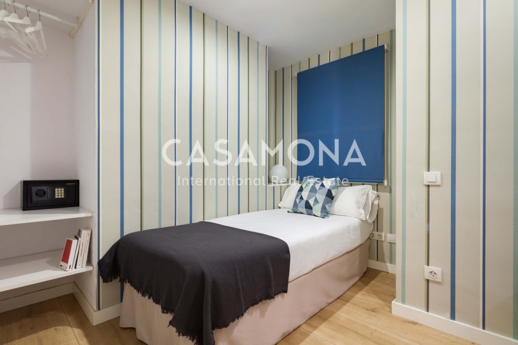 Charming 2 Bedroom Apartment with Communal Terrace and Pool in El Born