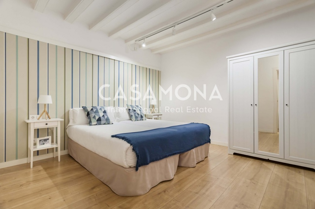 Charming 2 Bedroom Apartment with Communal Terrace and Pool in El Born
