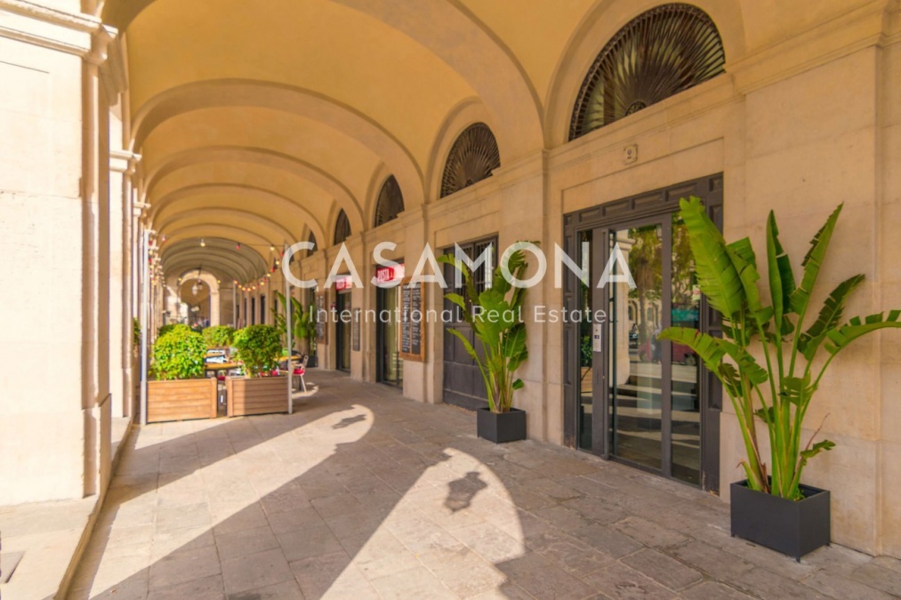 Charming 2 Bedroom Apartment with Communal Terrace and Pool in El Born