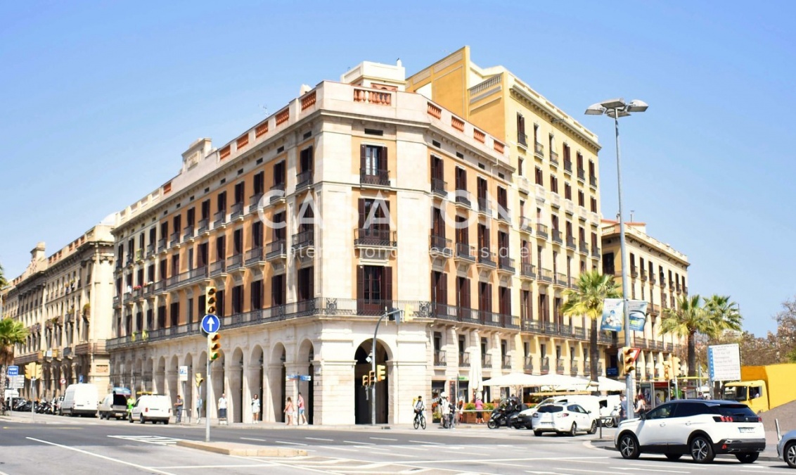 Charming 2 Bedroom Apartment with Communal Terrace and Pool in El Born
